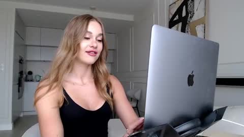 Snapshot of mistressuniverse chatting on June 4, 2026, 10:43 am mistressuniverse online show from June 4, 2026, 10:43 am