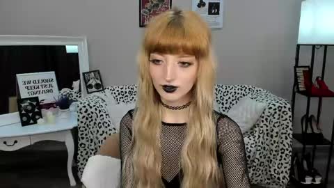 Misty online show from April 22, 2026, 6:42 pm