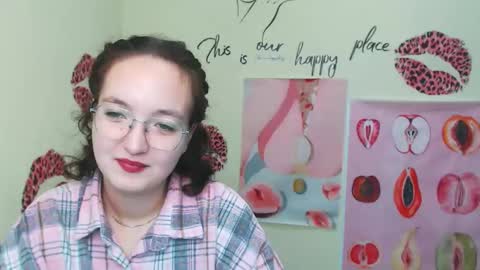 Snapshot of mistyrosee chatting on November 19, 2025, 7:19 am Aria online show from November 19, 2025, 7:19 am