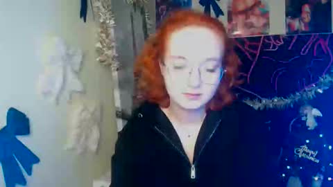 Aria online show from December 21, 2025, 2:51 am