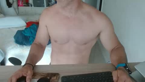 Snapshot of mitcheli chatting on December 18, 2025, 4:02 pm Onlyfans online show from December 18, 2025, 4:02 pm