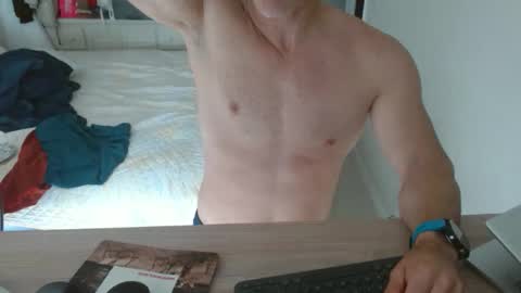 Snapshot of mitcheli chatting on January 16, 2026, 4:11 pm Onlyfans online show from January 16, 2026, 4:11 pm