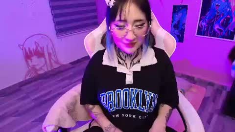 Snapshot of miwaviolet chatting on June 24, 2026, 1:26 am Miwa Violet online show from June 24, 2026, 1:26 am