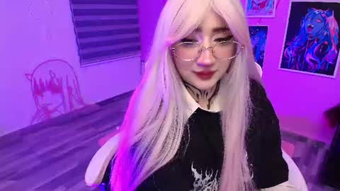 Snapshot of miwaviolet chatting on July 6, 2026, 1:35 am Miwa Violet online show from July 6, 2026, 1:35 am