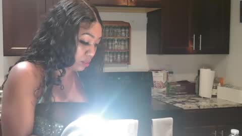 Snapshot of mixedlovers chatting on September 15, 2025, 7:25 pm Precious online show from September 15, 2025, 7:25 pm