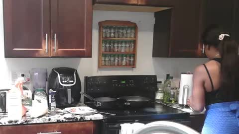 Snapshot of mixedlovers chatting on October 20, 2025, 4:29 pm Precious online show from October 20, 2025, 4:29 pm