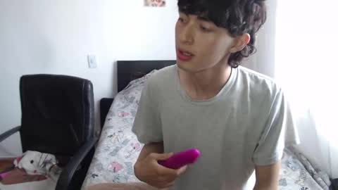 Snapshot of mixipeach chatting on October 21, 2025, 12:28 pm Naomi and Nekorii online show from October 21, 2025, 12:28 pm