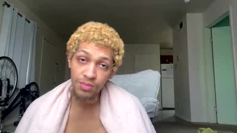 Snapshot of mixxychocolate chatting on February 27, 2025, 11:15 pm Deanthony online show from February 27, 2025, 11:15 pm