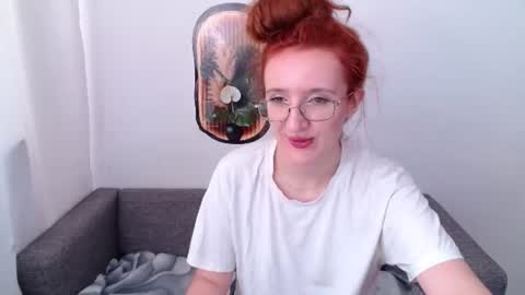 Snapshot of miya_here chatting on June 11, 2026, 9:51 am Miya online show from June 11, 2026, 9:51 am