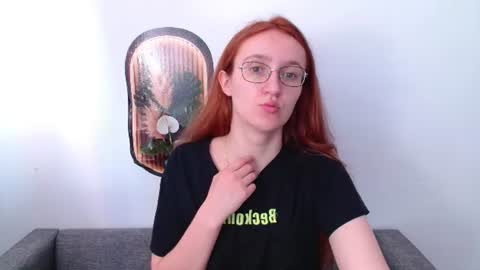 Snapshot of miya_here chatting on June 13, 2026, 8:23 am Miya online show from June 13, 2026, 8:23 am