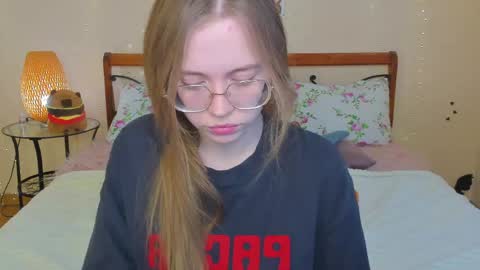 Snapshot of miya_soft chatting on May 16, 2026, 2:19 am Miya online show from May 16, 2026, 2:19 am
