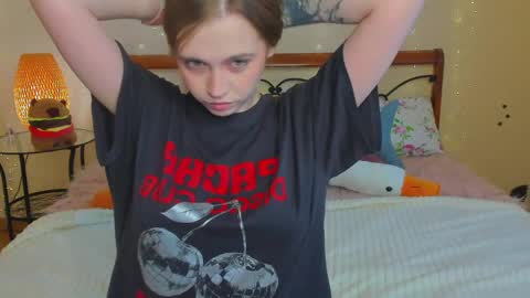 Snapshot of miya_soft chatting on June 4, 2026, 1:44 am Miya online show from June 4, 2026, 1:44 am