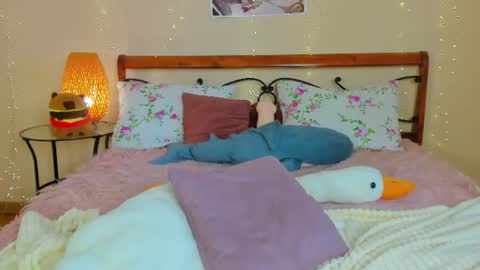Miya online show from June 25, 2026, 5:12 am