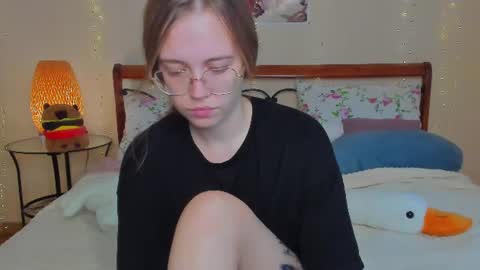 Miya online show from July 18, 2026, 1:43 am