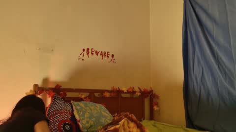 MoonLipson online show from November 20, 2025, 12:44 am