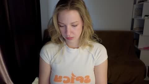 Snapshot of mmm_banana chatting on January 19, 2025, 7:15 am Lili online show from January 19, 2025, 7:15 am