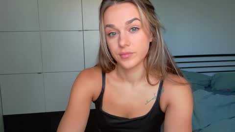 Snapshot of mmminnie chatting on October 7, 2025, 1:30 pm mmminnie online show from October 7, 2025, 1:30 pm