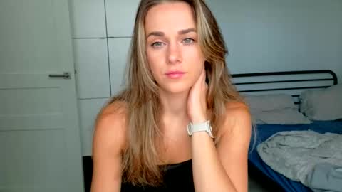 Snapshot of mmminnie chatting on October 11, 2025, 1:42 pm mmminnie online show from October 11, 2025, 1:42 pm