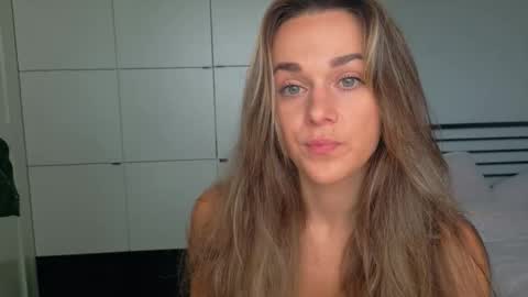 Snapshot of mmminnie chatting on October 17, 2025, 12:08 pm mmminnie online show from October 17, 2025, 12:08 pm