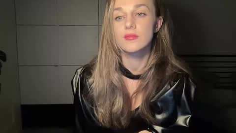 Snapshot of mmminnie chatting on October 26, 2025, 5:19 pm mmminnie online show from October 26, 2025, 5:19 pm