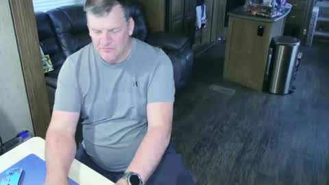 Snapshot of mmmthatsfunnn chatting on October 27, 2025, 10:14 pm mmmthatsfunnn online show from October 27, 2025, 10:14 pm