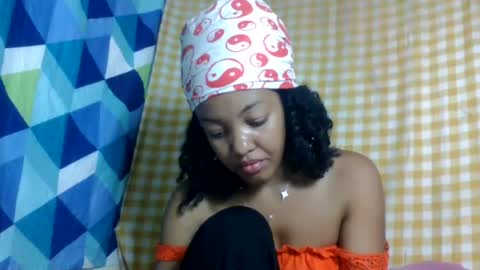 Snapshot of mmyriame chatting on June 26, 2026, 1:48 pm mmyriame online show from June 26, 2026, 1:48 pm