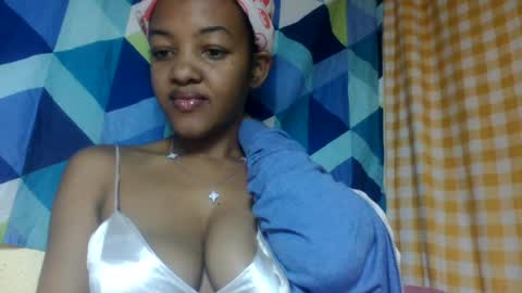 Snapshot of mmyriame chatting on July 28, 2026, 2:13 pm mmyriame online show from July 28, 2026, 2:13 pm