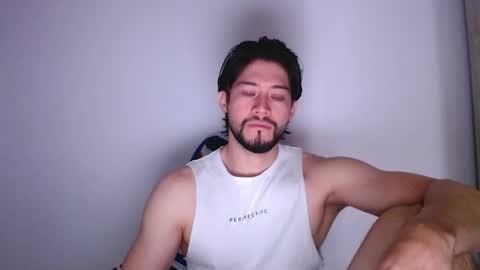 Snapshot of mnt_o chatting on December 17, 2025, 6:58 pm MNT O VILA online show from December 17, 2025, 6:58 pm