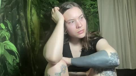 Snapshot of mo0n_goddess chatting on January 14, 2025, 5:08 am Misty online show from January 14, 2025, 5:08 am