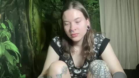 Snapshot of mo0n_goddess chatting on January 18, 2025, 4:48 am Misty online show from January 18, 2025, 4:48 am