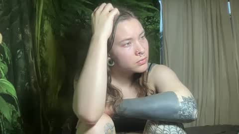 Snapshot of mo0n_goddess chatting on February 4, 2025, 1:23 am Misty online show from February 4, 2025, 1:23 am