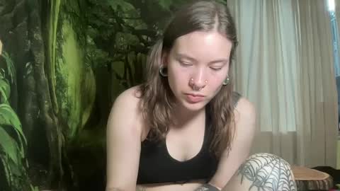 Snapshot of mo0n_goddess chatting on February 11, 2025, 1:31 am Misty online show from February 11, 2025, 1:31 am