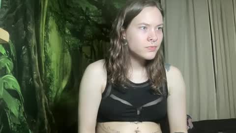 Snapshot of mo0n_goddess chatting on February 24, 2025, 6:16 am Misty online show from February 24, 2025, 6:16 am