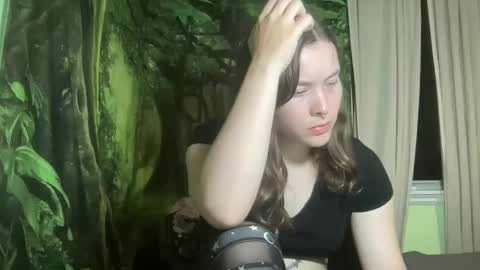 Snapshot of mo0n_goddess chatting on October 4, 2025, 2:31 am Misty online show from October 4, 2025, 2:31 am