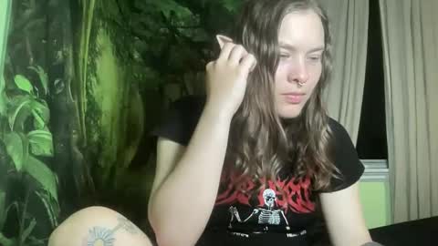 Snapshot of mo0n_goddess chatting on November 3, 2025, 4:14 am Misty online show from November 3, 2025, 4:14 am