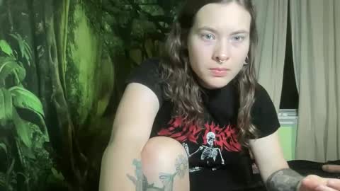 Snapshot of mo0n_goddess chatting on November 10, 2025, 4:00 am Misty online show from November 10, 2025, 4:00 am