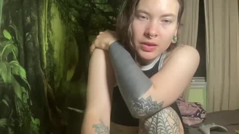 Snapshot of mo0n_goddess chatting on November 24, 2025, 3:06 am Misty online show from November 24, 2025, 3:06 am