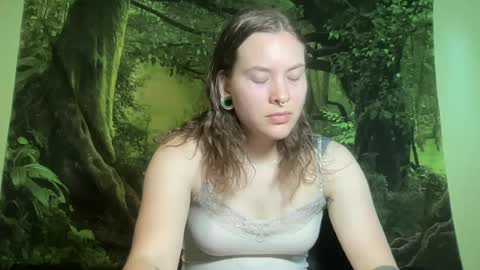 Snapshot of mo0n_goddess chatting on August 5, 2026, 1:52 am Misty online show from August 5, 2026, 1:52 am