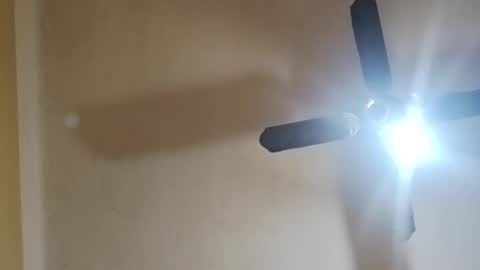 Snapshot of modelo_web18 chatting on May 31, 2026, 4:58 pm camilo online show from May 31, 2026, 4:58 pm