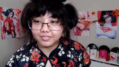 Snapshot of moertomlly chatting on October 31, 2025, 4:57 am Molly online show from October 31, 2025, 4:57 am