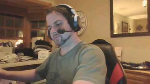 Snapshot of moeschoolnyc chatting on December 1, 2025, 11:04 am moeschoolnyc online show from December 1, 2025, 11:04 am