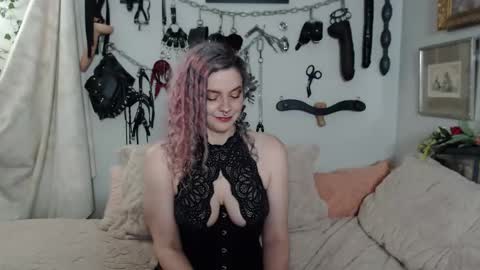 Snapshot of mohawkmischief chatting on November 6, 2025, 11:04 pm MohawkMischief online show from November 6, 2025, 11:04 pm