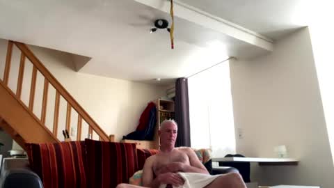 moi10414 online show from June 12, 2026, 3:22 pm