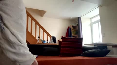 moi10414 online show from June 15, 2026, 6:32 pm