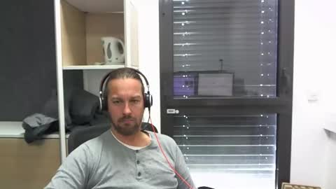 Julien online show from October 6, 2025, 10:23 am