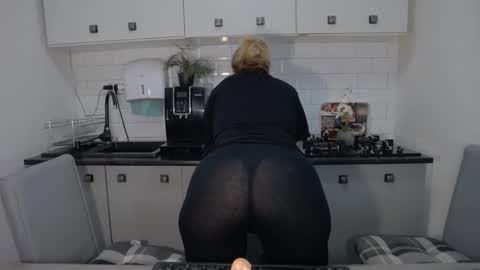 erika online show from September 19, 2025, 8:27 am