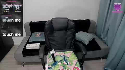 erika online show from November 16, 2025, 4:18 am