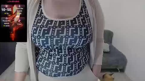 Snapshot of mojjo_erika chatting on May 8, 2026, 6:19 am erika online show from May 8, 2026, 6:19 am