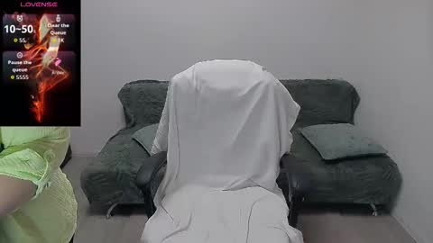 Snapshot of mojjo_erika chatting on May 18, 2026, 7:25 am erika online show from May 18, 2026, 7:25 am
