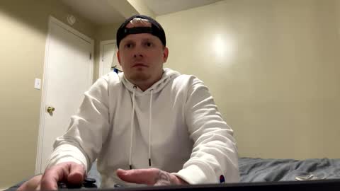 Snapshot of mojozz chatting on December 16, 2024, 1:31 am LookinForFun online show from December 16, 2024, 1:31 am